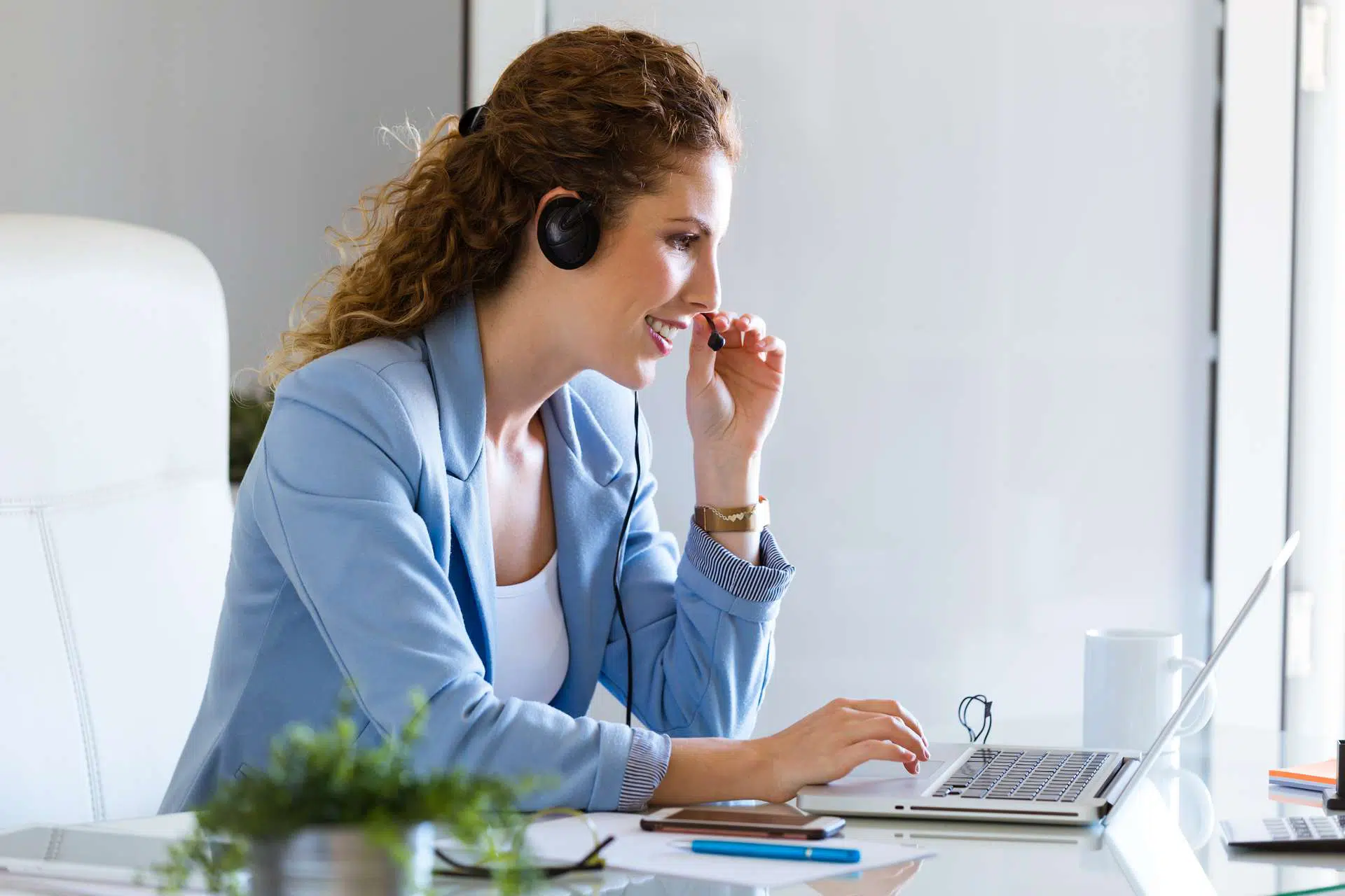 Teletrabajo de teleoperadora en call center