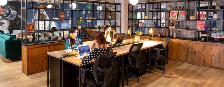 El mejor coworking: Selina Bogotá Chapinero Coworking Space.