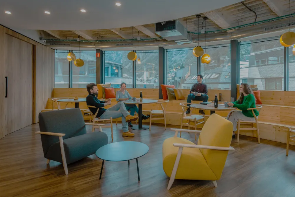 Zona de networking en el coworking Ingeni de Andorra